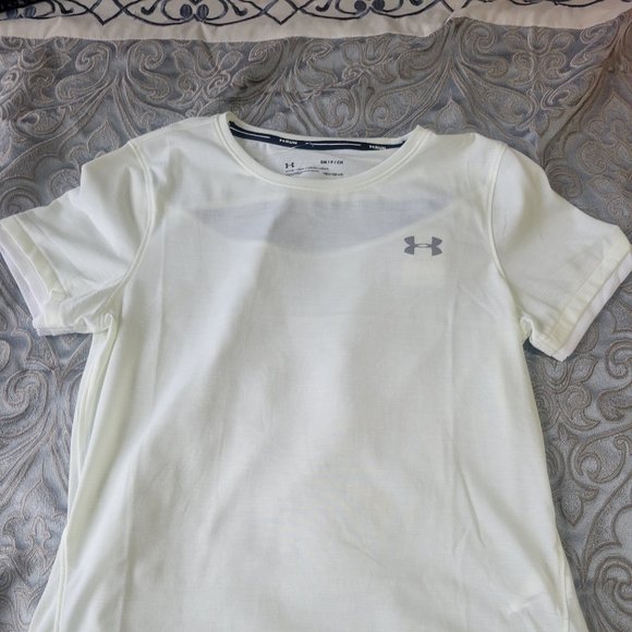 Underarmour gym shirt size small - Picture 1 of 3